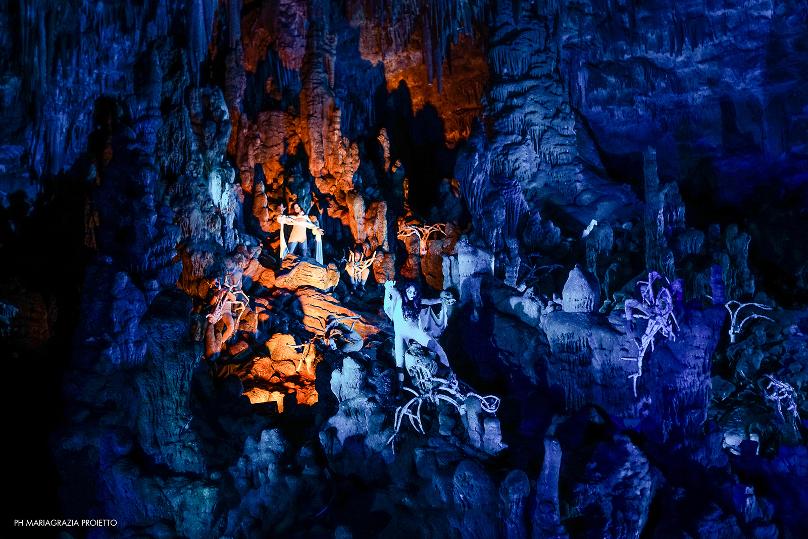 foto Appuntamento eccezionale, domenica 14 Luglio, con la magia di “Hell in the cave”.